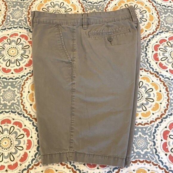 Sonoma Men’s Gray Flat Front Shorts Size 30 Waist - Picture 3 of 6